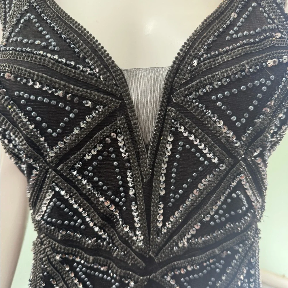 LARA Black Evening  gown  with Elegant Design - Picture 2 of 6